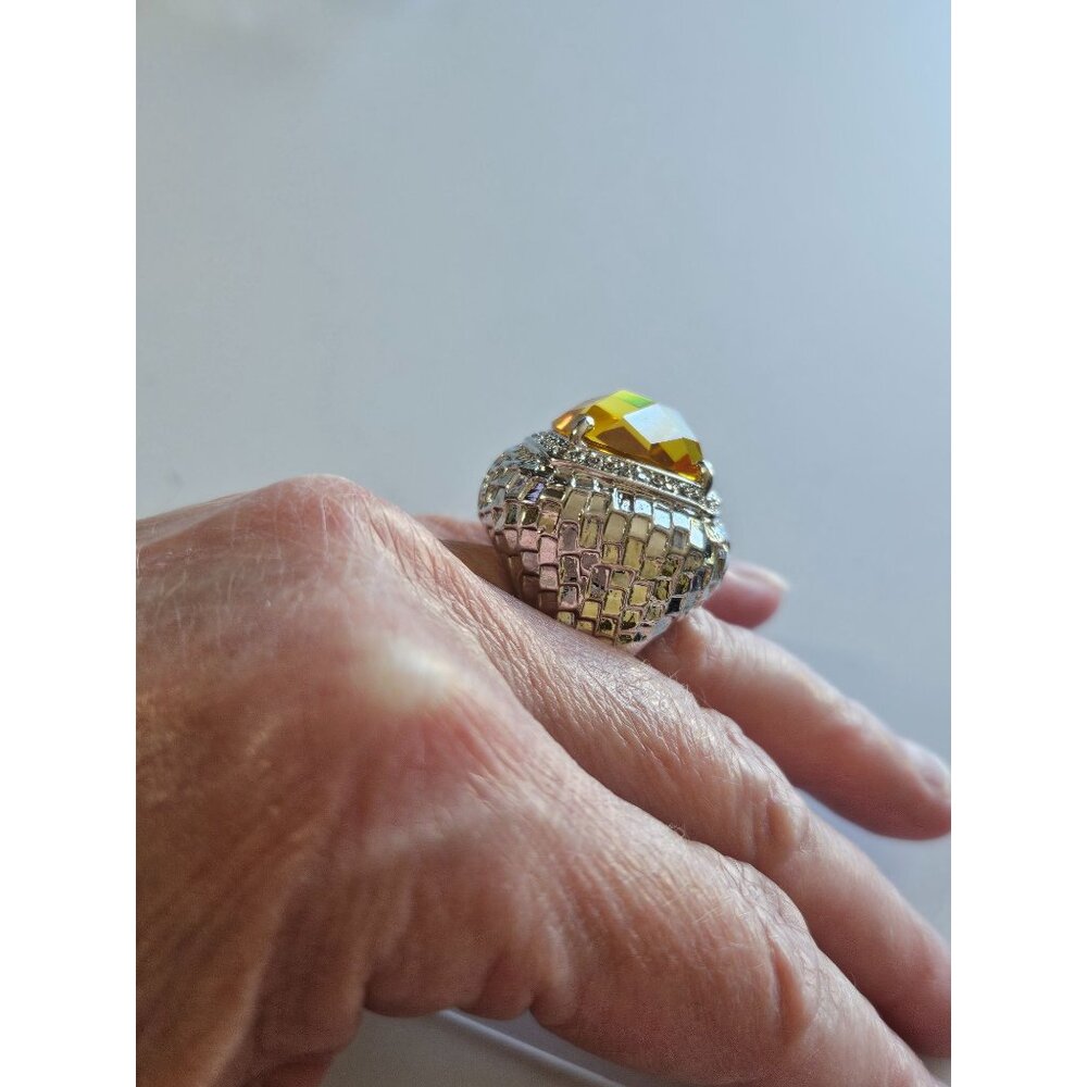 Silver tone large yellow rhinestone ring Size 8 - Picture 4 of 10